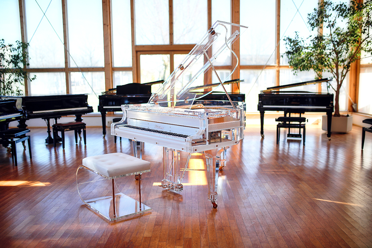 Crystal piano in white