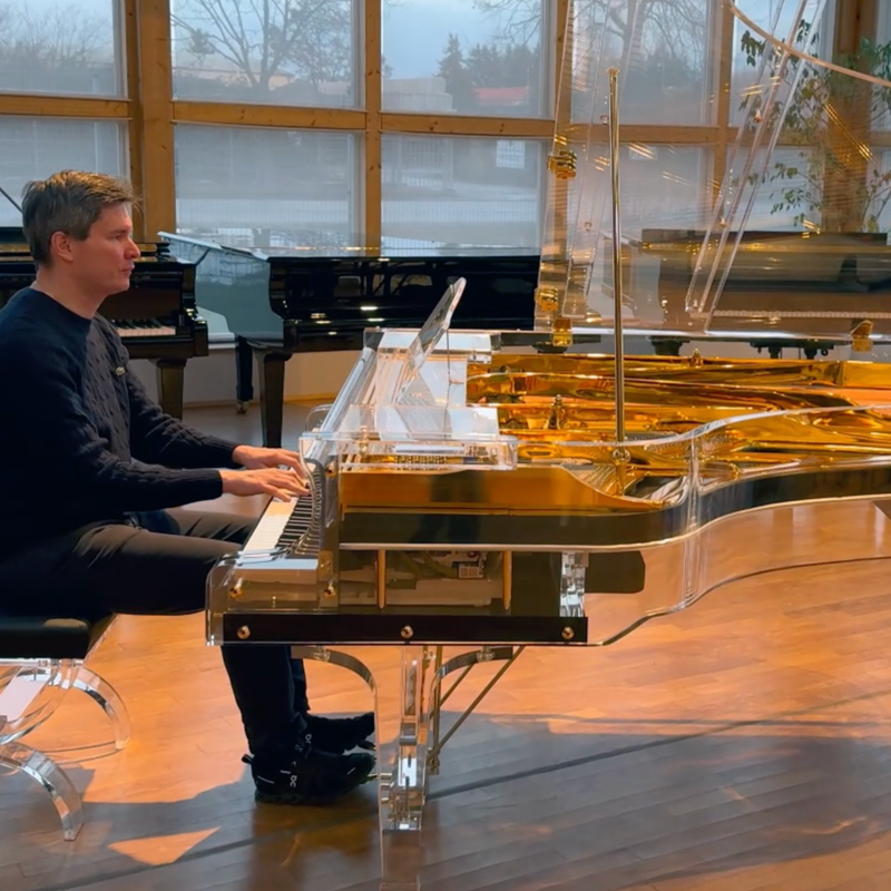 Blüthner iDyllic Black Edition with High Shine Iron Frame